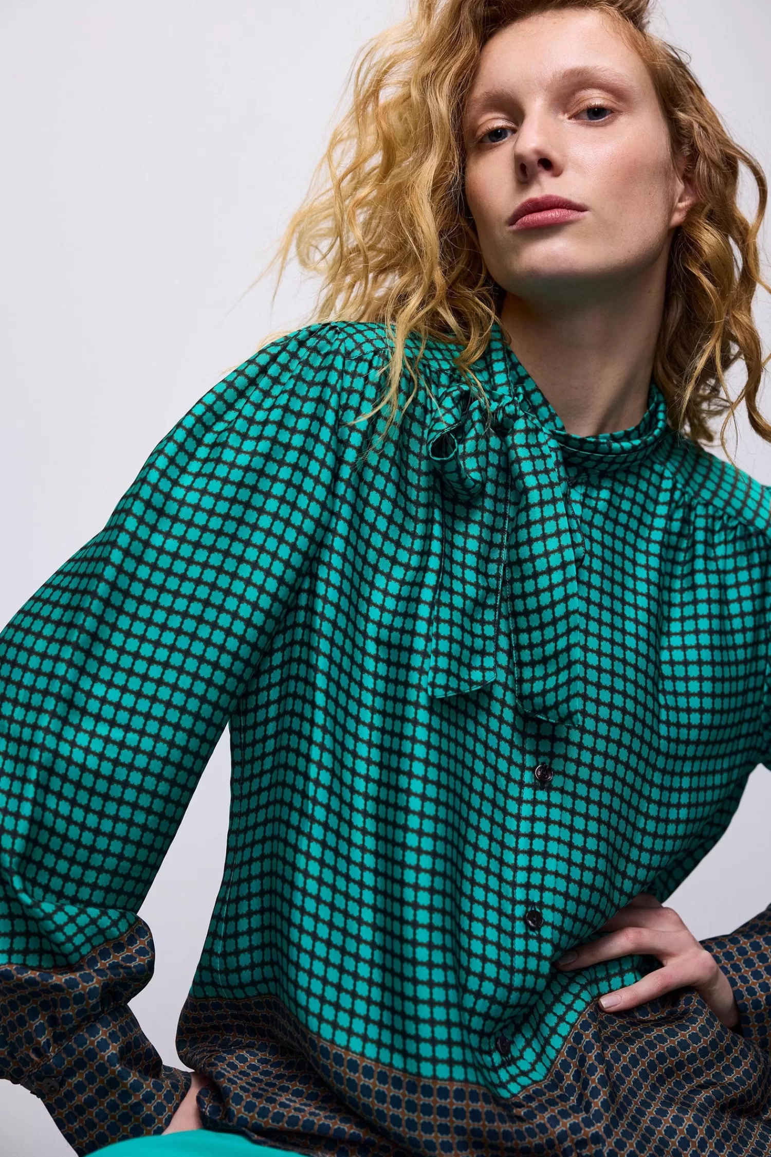 DAMES Summum Bow Tie Blouse Print