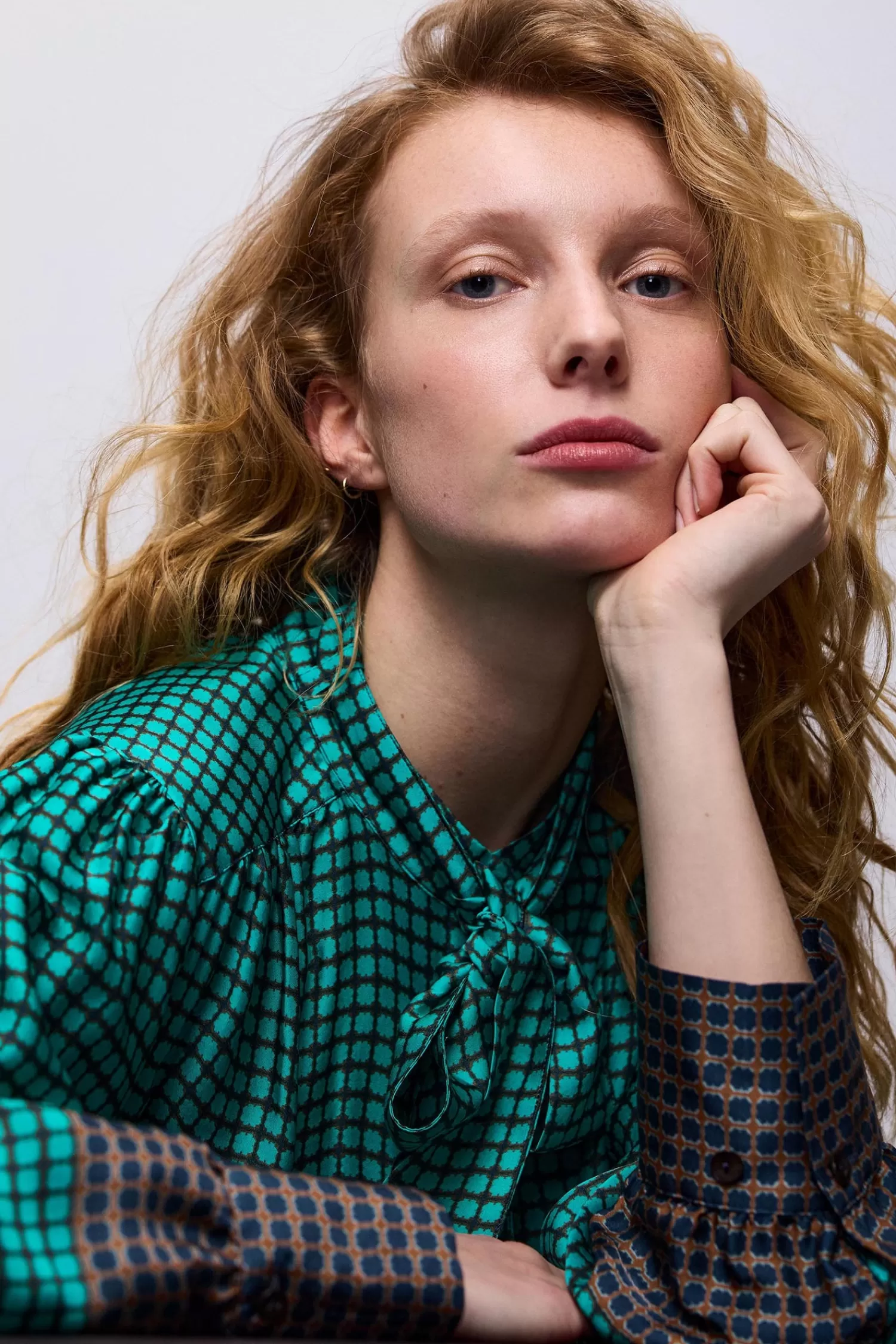 DAMES Summum Bow Tie Blouse Print